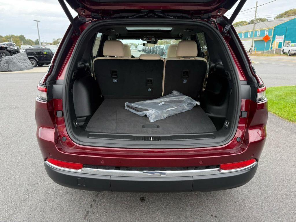 new 2025 Jeep Grand Cherokee car, priced at $48,750