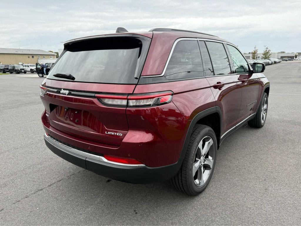 new 2025 Jeep Grand Cherokee car, priced at $48,750