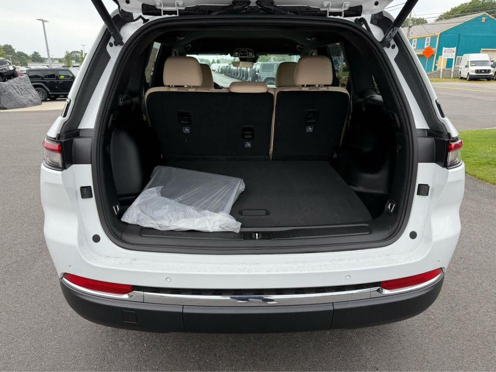 new 2025 Jeep Grand Cherokee car, priced at $47,175