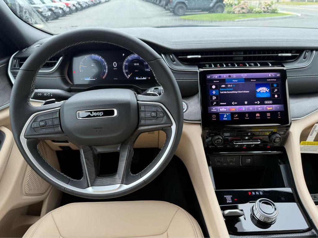 new 2025 Jeep Grand Cherokee car, priced at $47,175