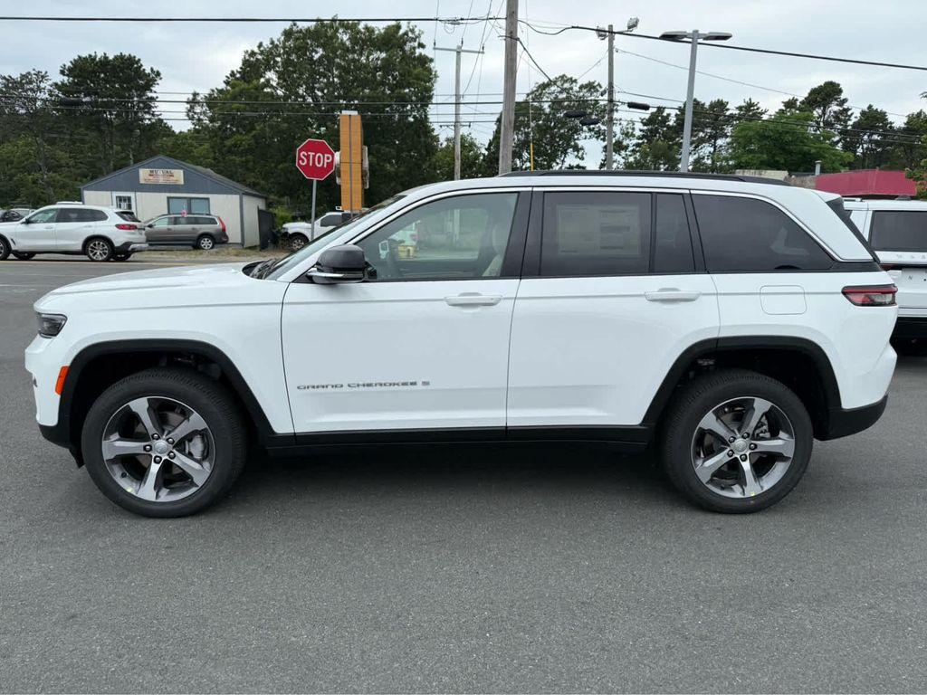 new 2025 Jeep Grand Cherokee car, priced at $47,175
