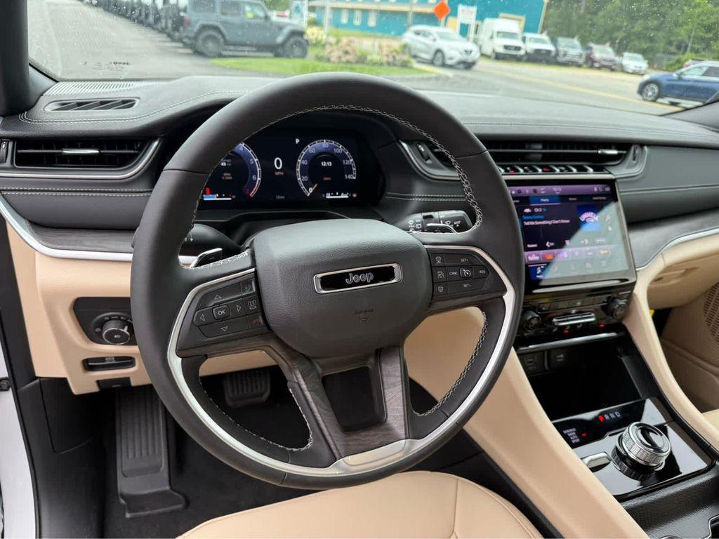 new 2025 Jeep Grand Cherokee car, priced at $47,175