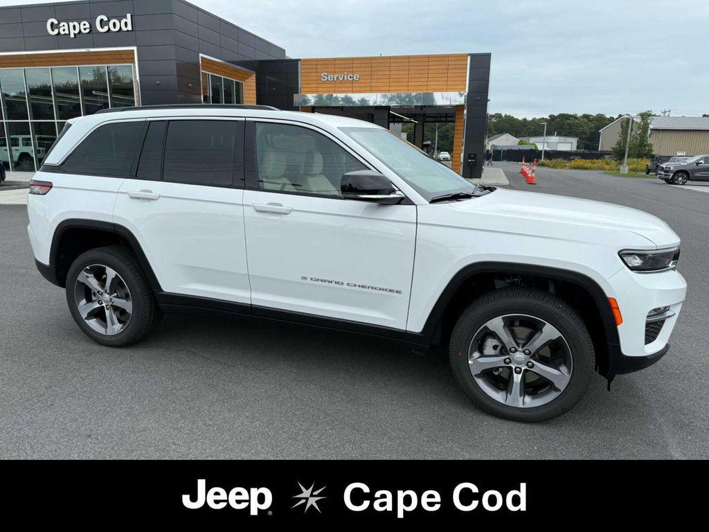 new 2025 Jeep Grand Cherokee car, priced at $47,175