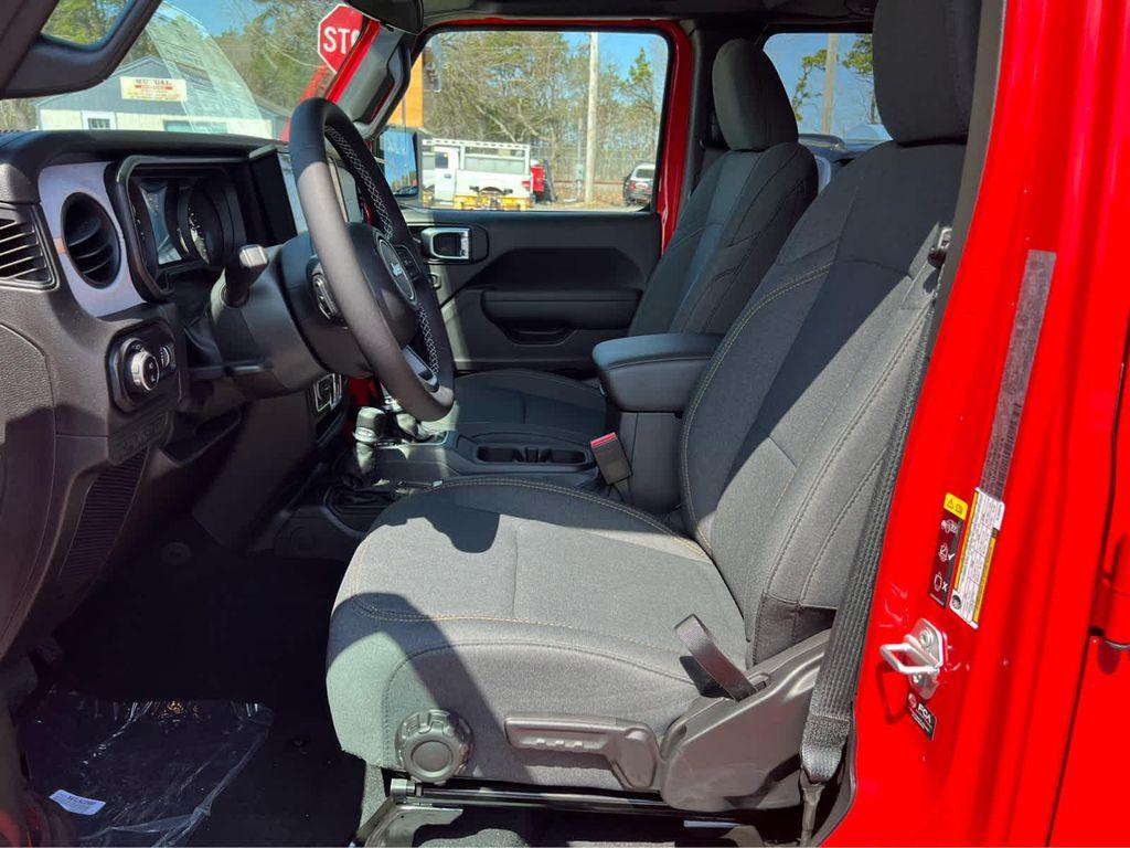 new 2025 Jeep Gladiator car, priced at $41,250