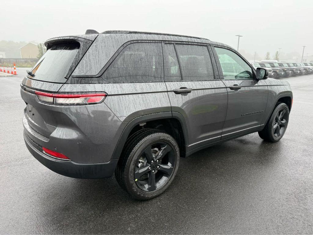new 2025 Jeep Grand Cherokee car, priced at $43,750