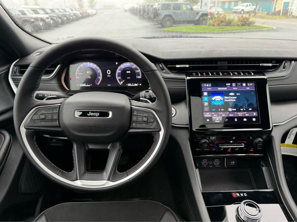 new 2025 Jeep Grand Cherokee car, priced at $43,750