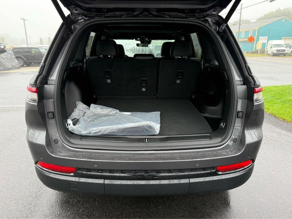 new 2025 Jeep Grand Cherokee car, priced at $43,750