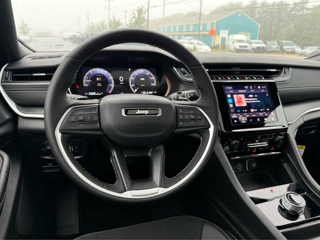 new 2025 Jeep Grand Cherokee car, priced at $43,750