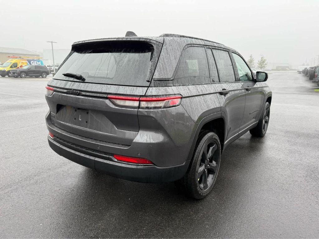 new 2025 Jeep Grand Cherokee car, priced at $43,750