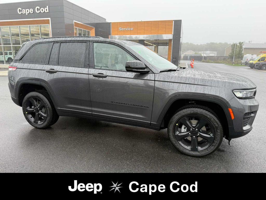 new 2025 Jeep Grand Cherokee car, priced at $43,750