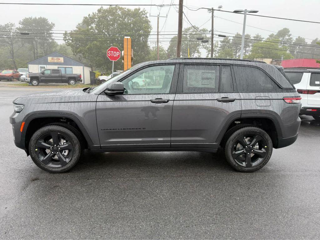 new 2025 Jeep Grand Cherokee car, priced at $43,750