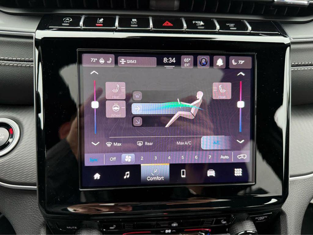 new 2025 Jeep Grand Cherokee car, priced at $43,750