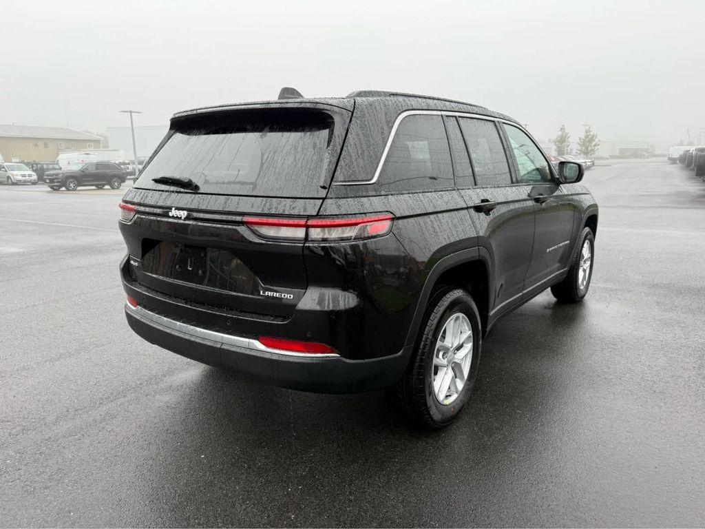 new 2025 Jeep Grand Cherokee car, priced at $37,950