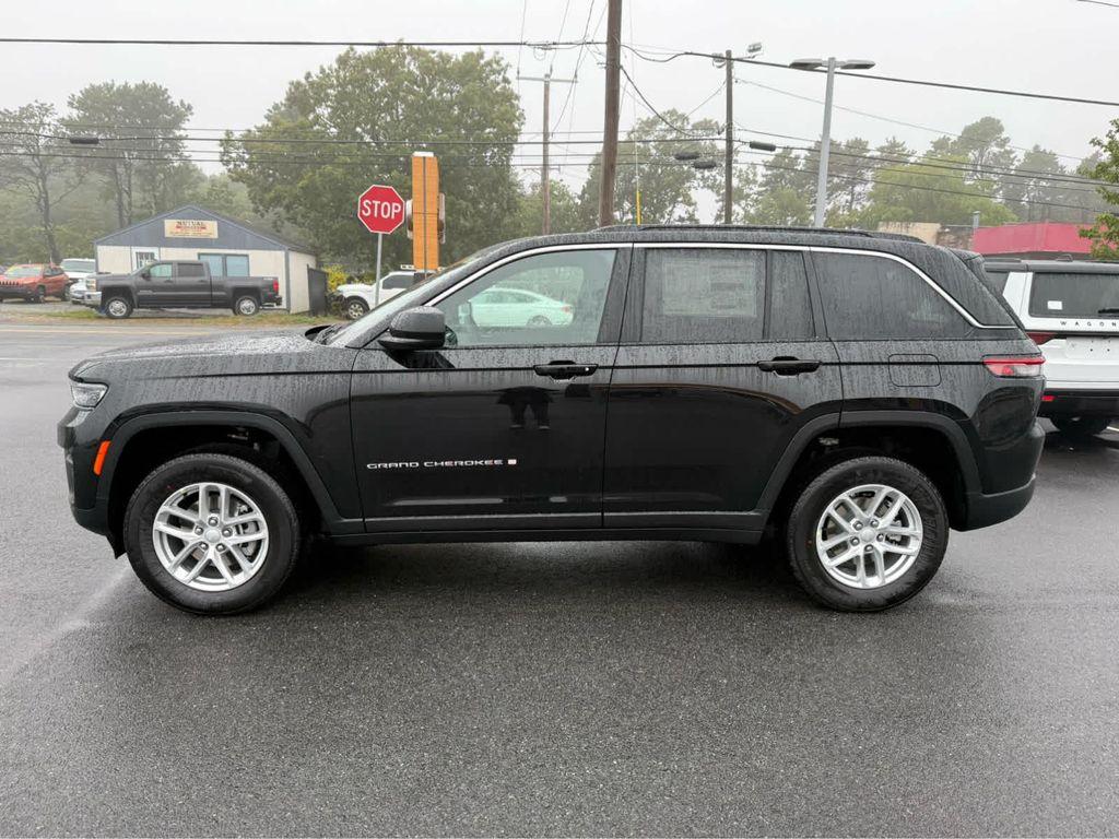 new 2025 Jeep Grand Cherokee car, priced at $37,950