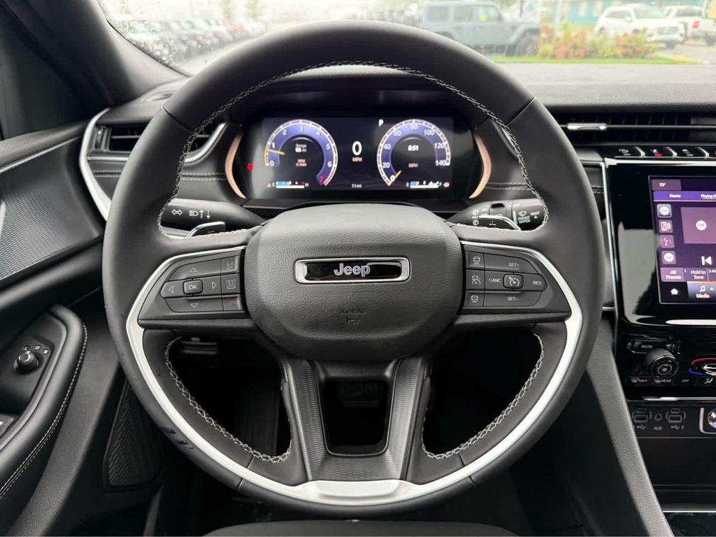 new 2025 Jeep Grand Cherokee car, priced at $37,950