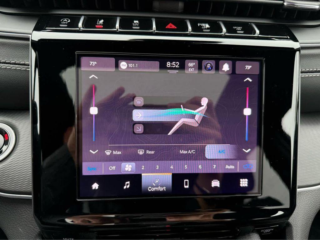 new 2025 Jeep Grand Cherokee car, priced at $37,950