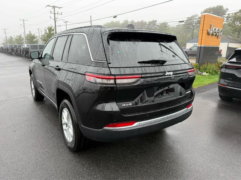 new 2025 Jeep Grand Cherokee car, priced at $37,950