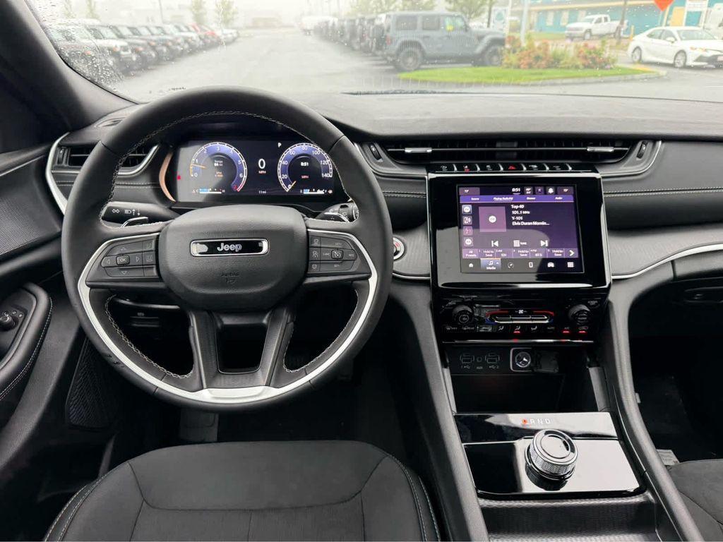 new 2025 Jeep Grand Cherokee car, priced at $37,950