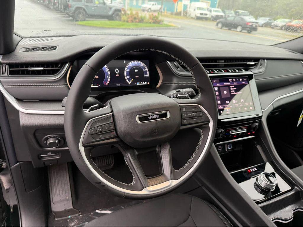 new 2025 Jeep Grand Cherokee car, priced at $37,950