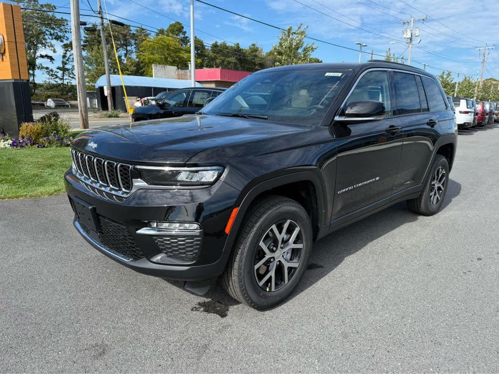 new 2025 Jeep Grand Cherokee car, priced at $46,250