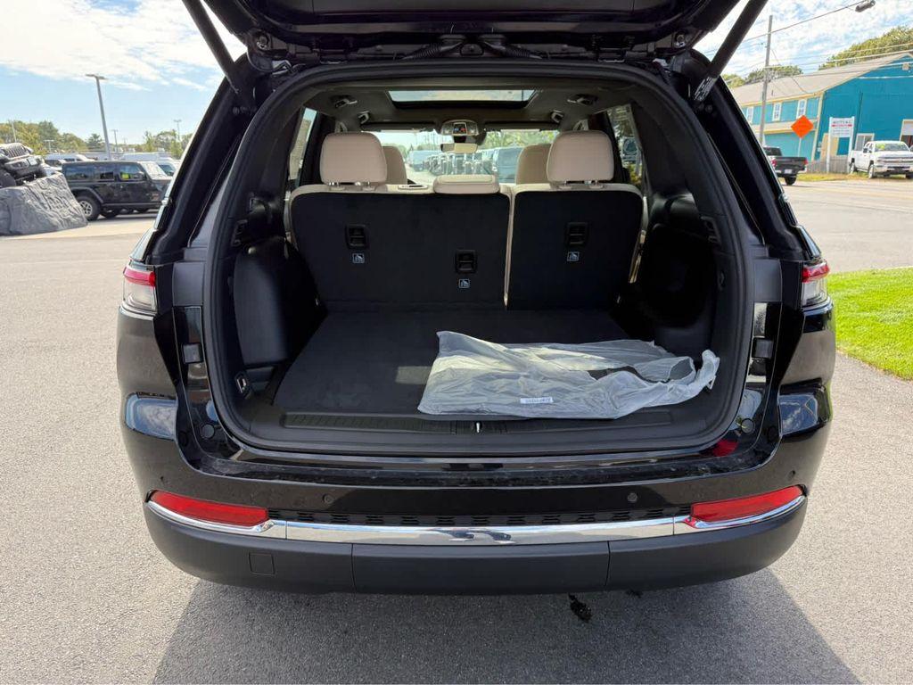 new 2025 Jeep Grand Cherokee car, priced at $46,250