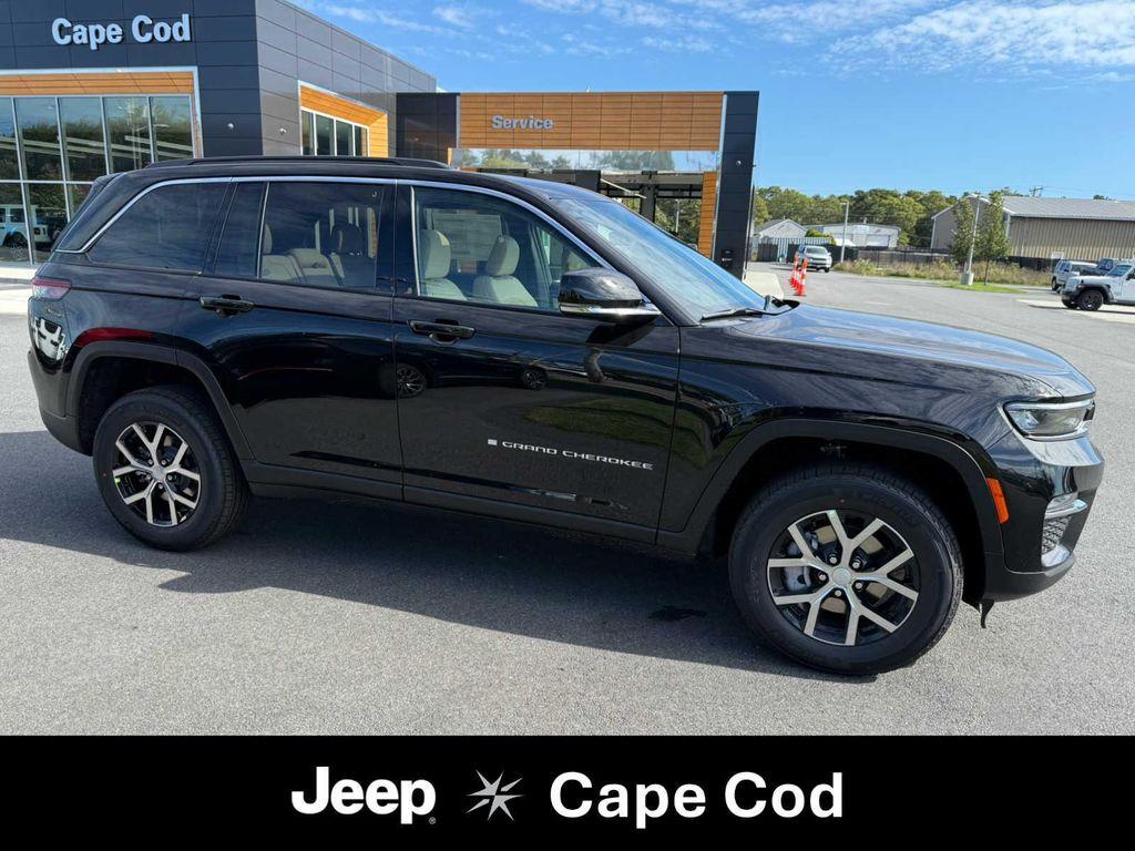 new 2025 Jeep Grand Cherokee car, priced at $46,250