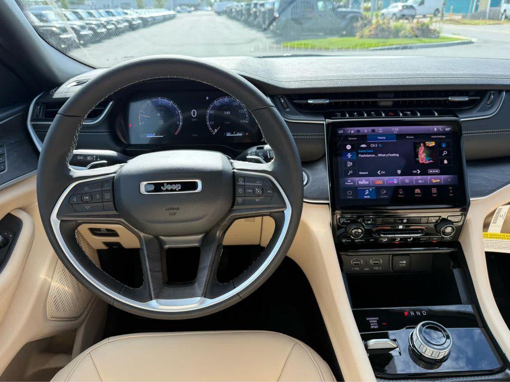 new 2025 Jeep Grand Cherokee car, priced at $46,250