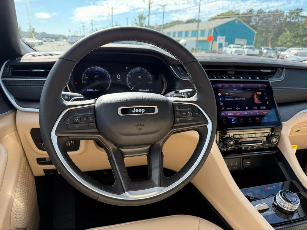 new 2025 Jeep Grand Cherokee car, priced at $46,250