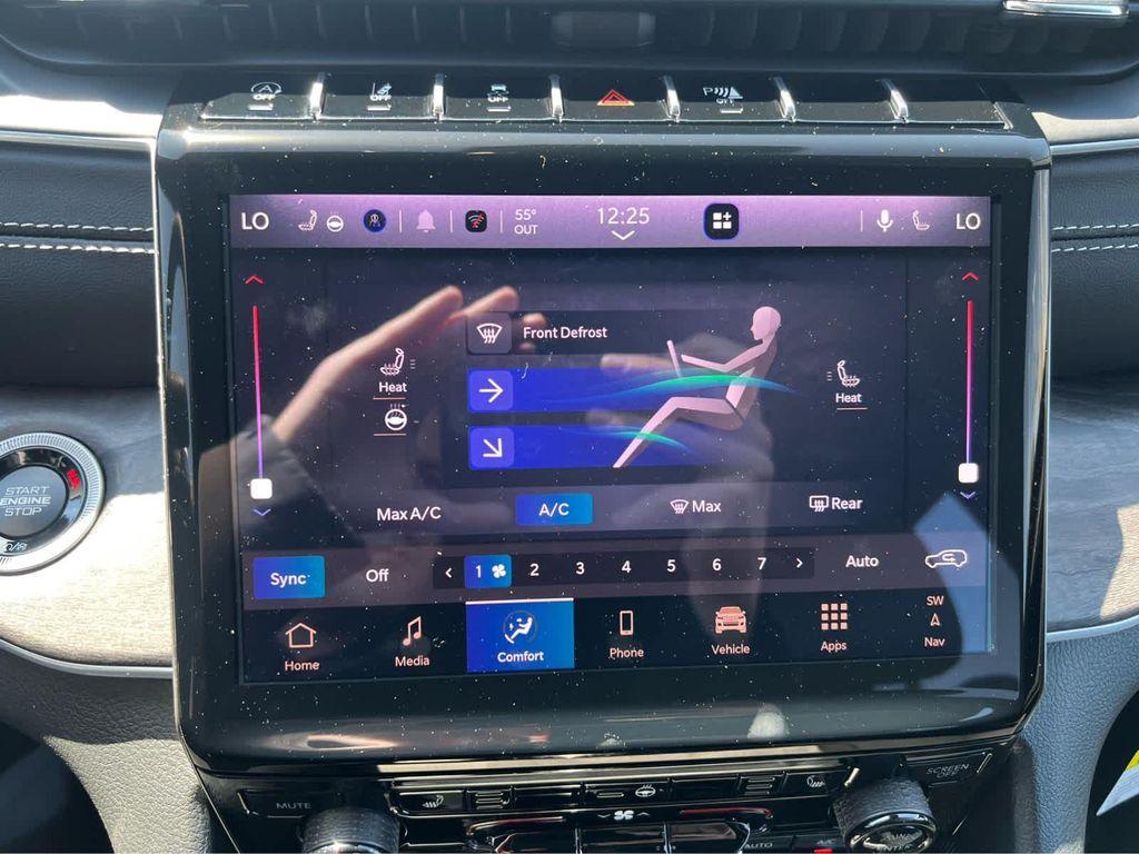 new 2025 Jeep Grand Cherokee car, priced at $47,275