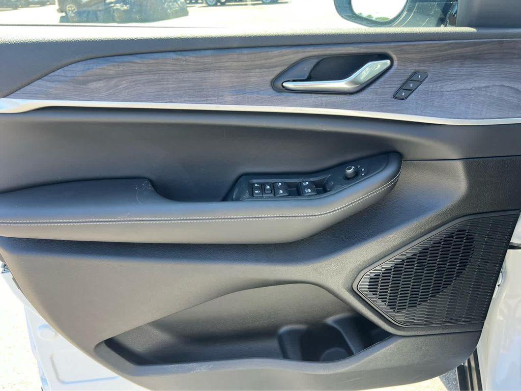 new 2025 Jeep Grand Cherokee car, priced at $47,275