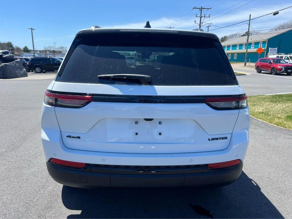 new 2025 Jeep Grand Cherokee car, priced at $47,275