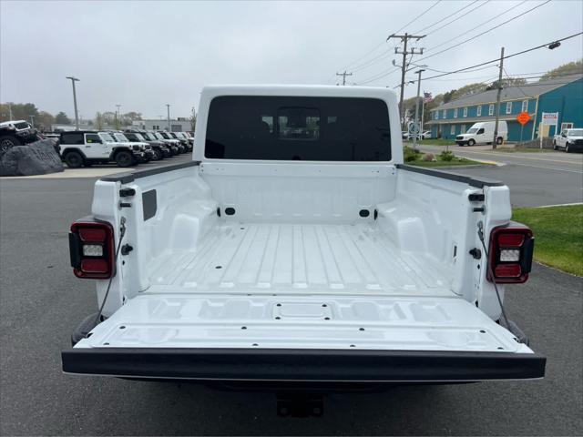 new 2025 Jeep Gladiator car, priced at $54,670