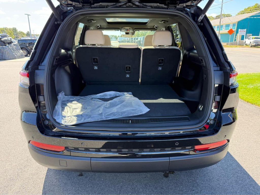 new 2025 Jeep Grand Cherokee car, priced at $48,450