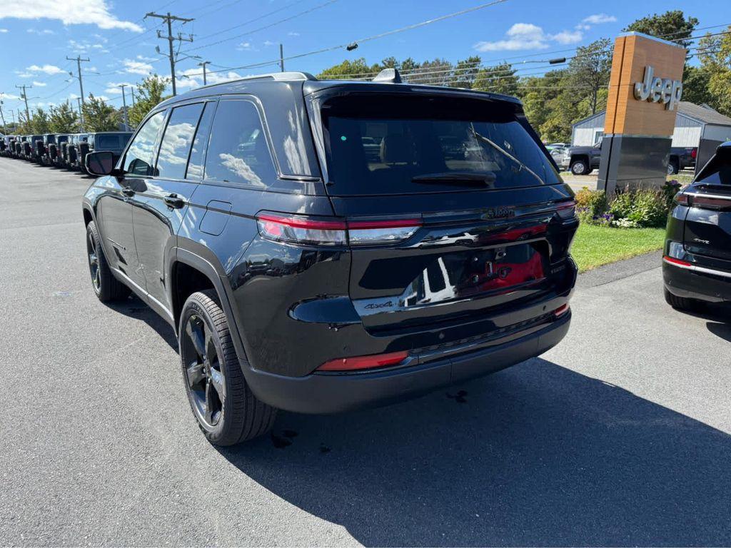 new 2025 Jeep Grand Cherokee car, priced at $48,450