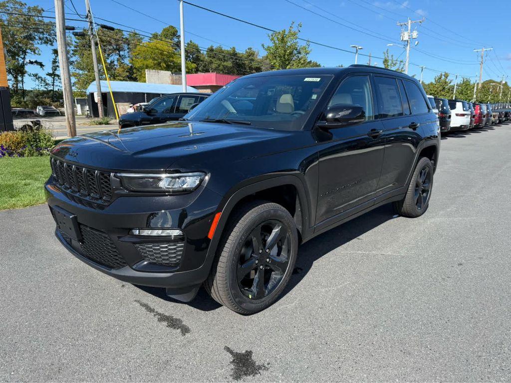 new 2025 Jeep Grand Cherokee car, priced at $48,450