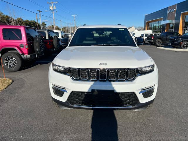 new 2025 Jeep Grand Cherokee car, priced at $45,700