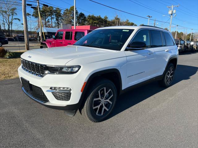 new 2025 Jeep Grand Cherokee car, priced at $45,700