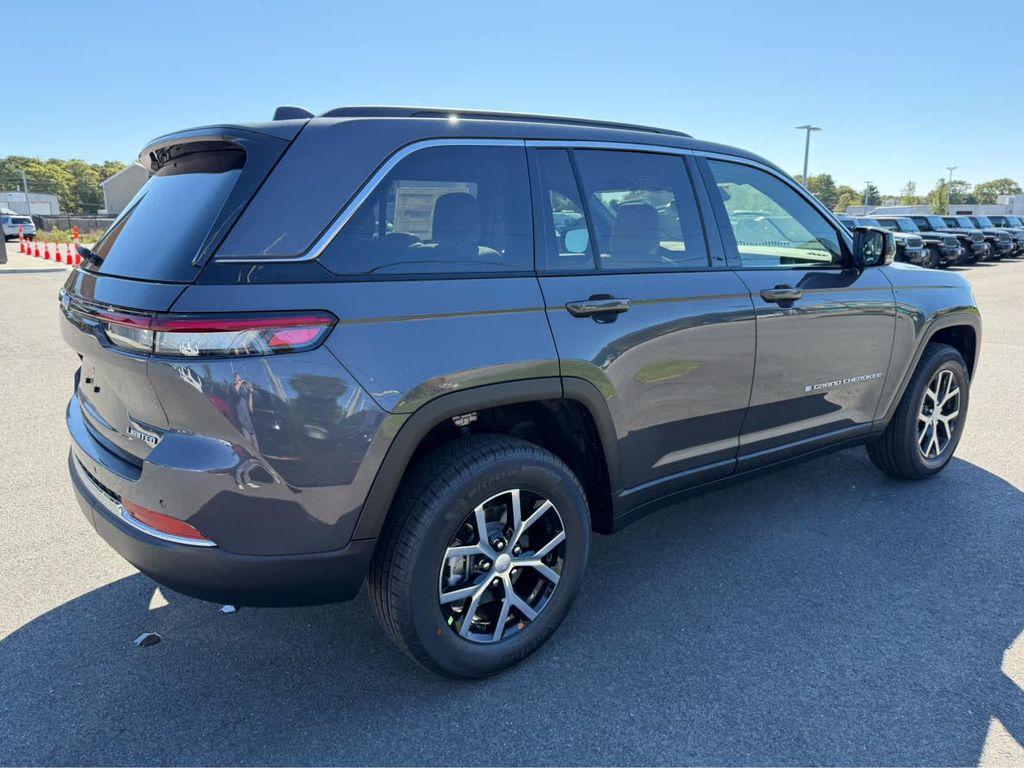 new 2025 Jeep Grand Cherokee car, priced at $45,750