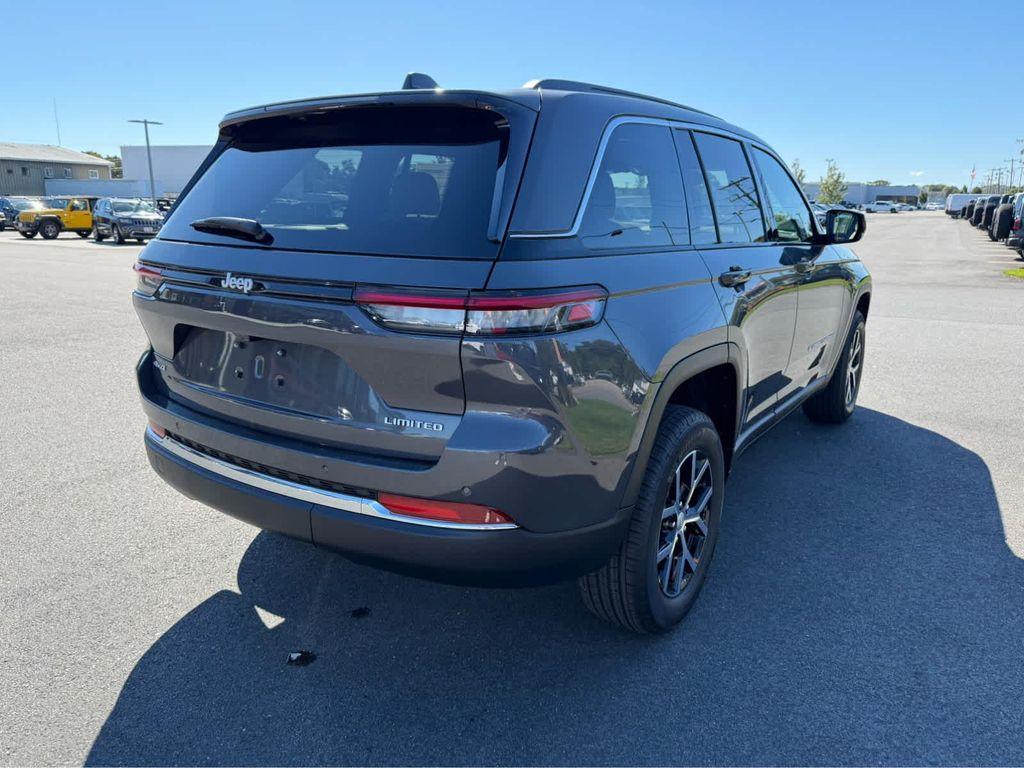 new 2025 Jeep Grand Cherokee car, priced at $45,750