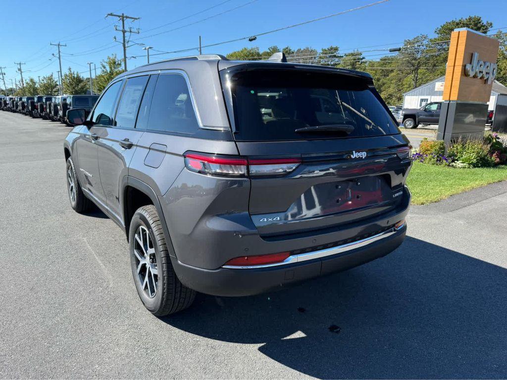 new 2025 Jeep Grand Cherokee car, priced at $45,750