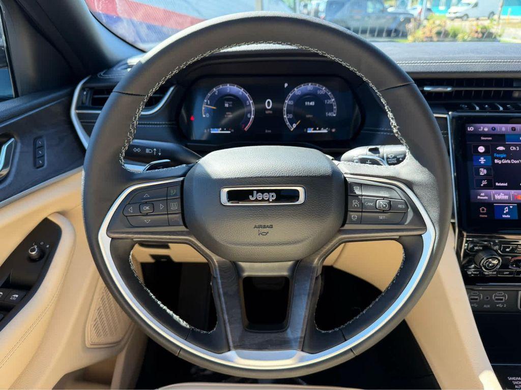 new 2025 Jeep Grand Cherokee car, priced at $45,750