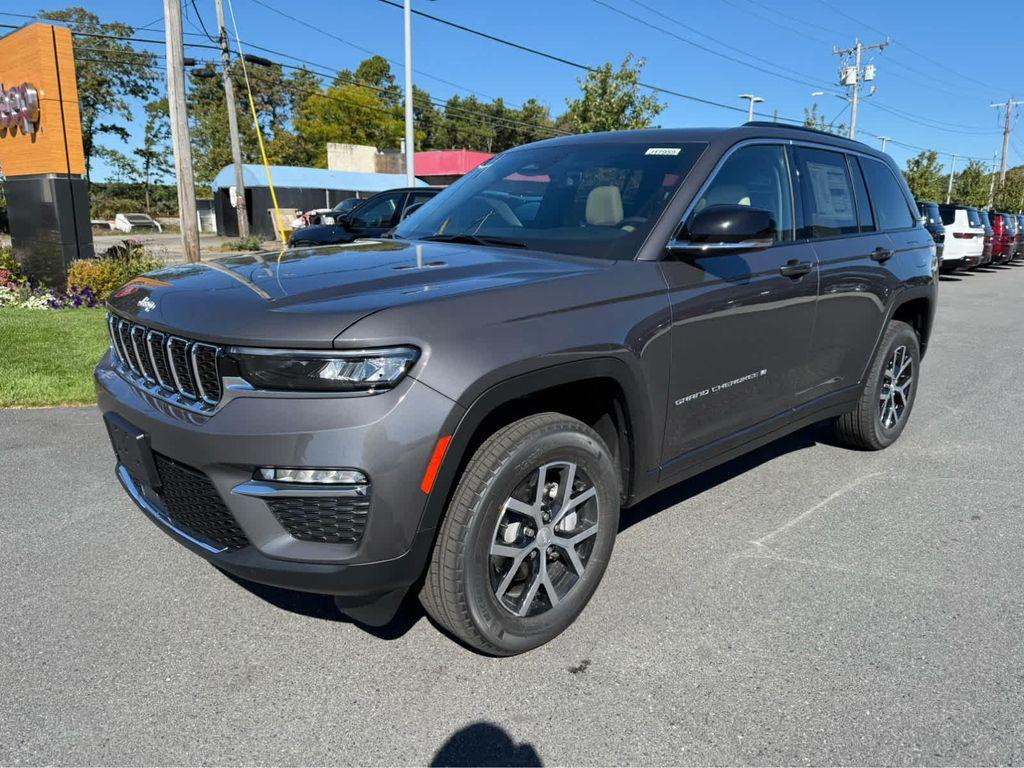new 2025 Jeep Grand Cherokee car, priced at $45,750