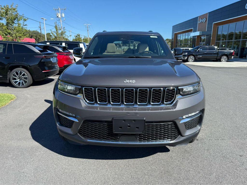 new 2025 Jeep Grand Cherokee car, priced at $45,750