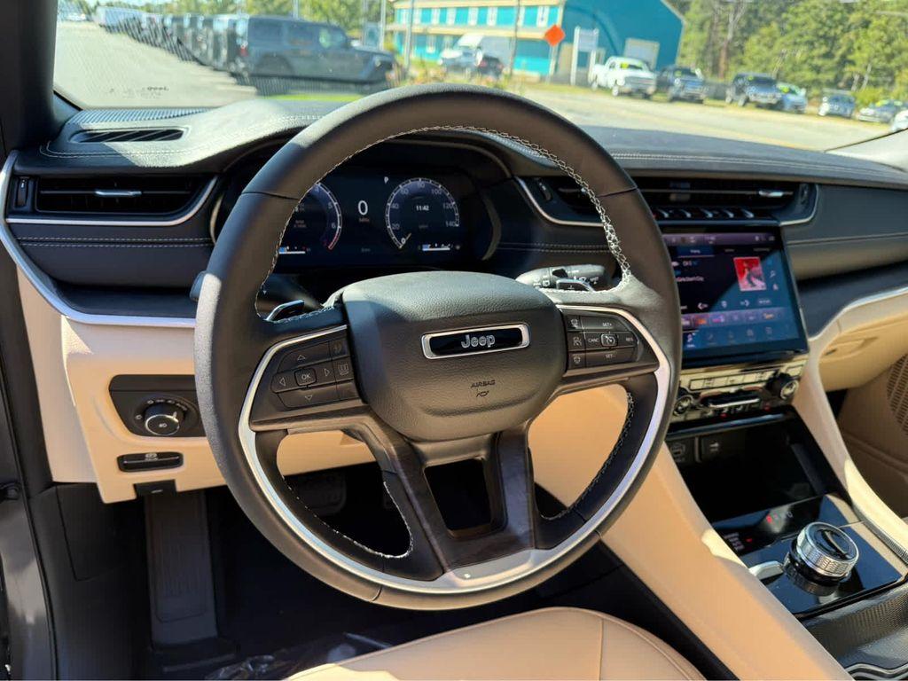 new 2025 Jeep Grand Cherokee car, priced at $45,750