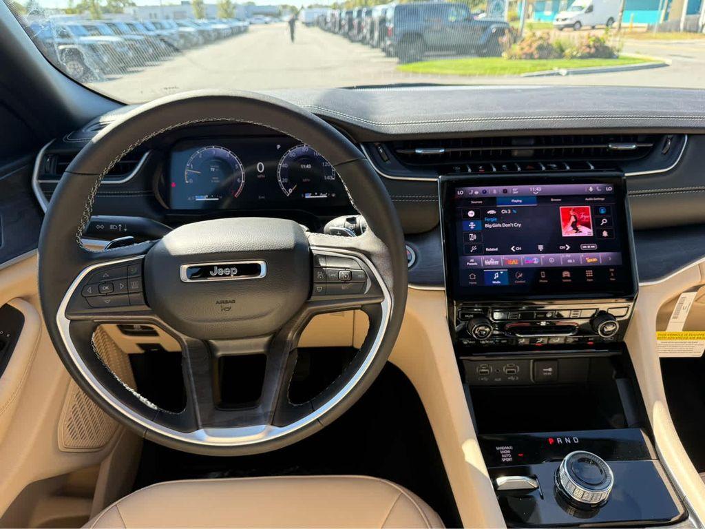 new 2025 Jeep Grand Cherokee car, priced at $45,750
