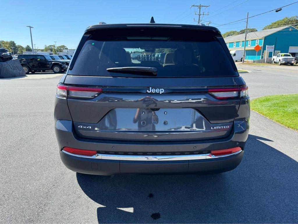 new 2025 Jeep Grand Cherokee car, priced at $45,750
