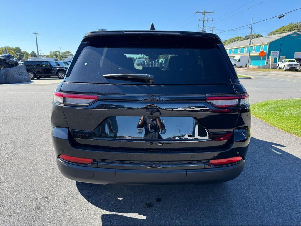 new 2025 Jeep Grand Cherokee car, priced at $43,750