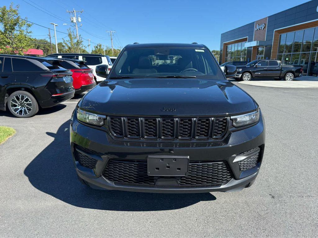 new 2025 Jeep Grand Cherokee car, priced at $43,750