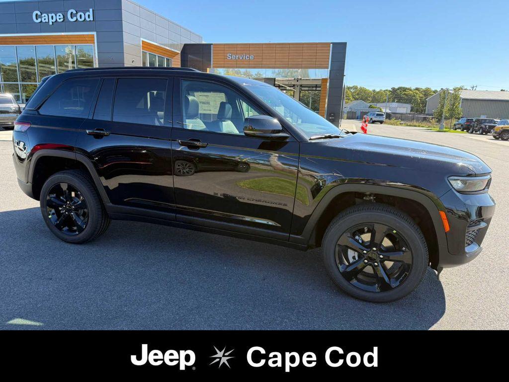 new 2025 Jeep Grand Cherokee car, priced at $43,750