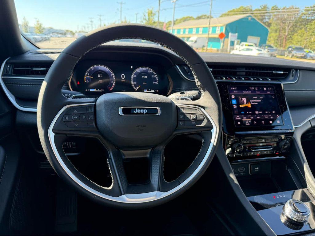 new 2025 Jeep Grand Cherokee car, priced at $43,750